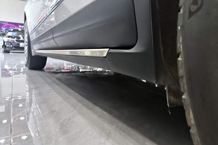 Used Cadillac XT5 2018 25T Luxury Model Left Side Sill