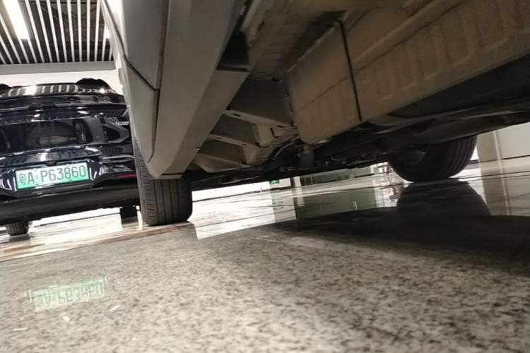 Used Cadillac XT5 2018 28E Four-Wheel Drive Tech Version Left Side Sill