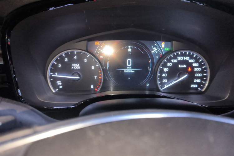 Used Cadillac XT5 2018 28T Four-Wheel Drive Luxury Model Odometer Close Up