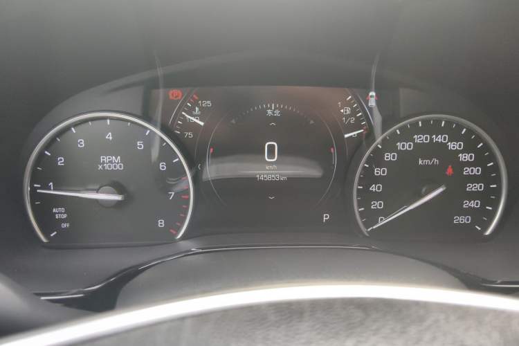 Used Cadillac XT5 2018 25T Luxury Model Odometer Close Up