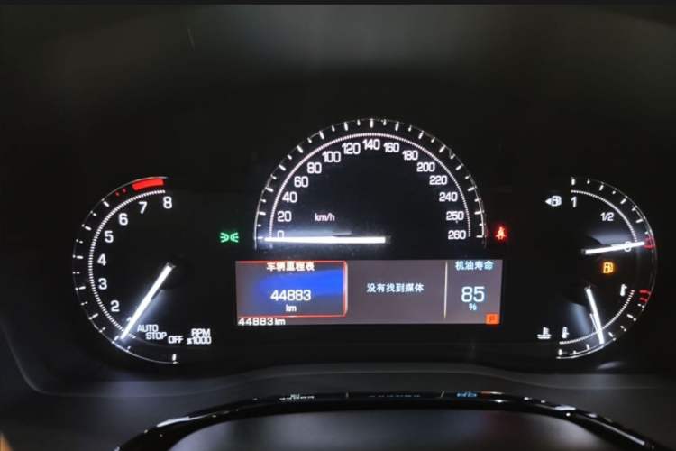 Used Cadillac XT5 2018 25T Tech Model Odometer Close Up