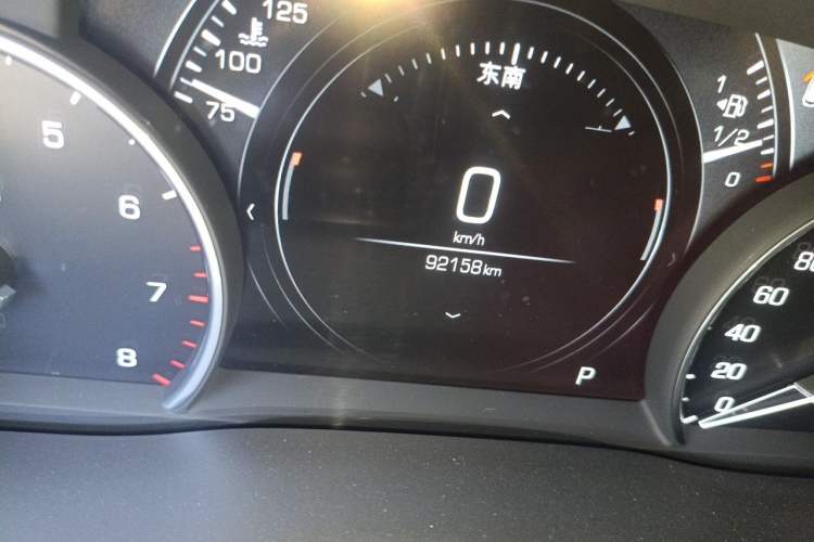 Used Cadillac XT5 2018 25T Luxury Model Odometer Close Up