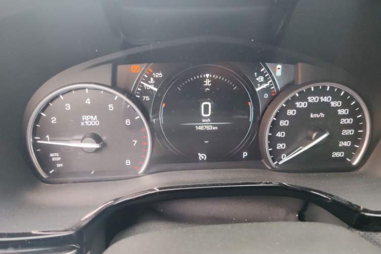 Used Cadillac XT5 2018 28T Four-Wheel Drive Luxury Model Odometer Close Up