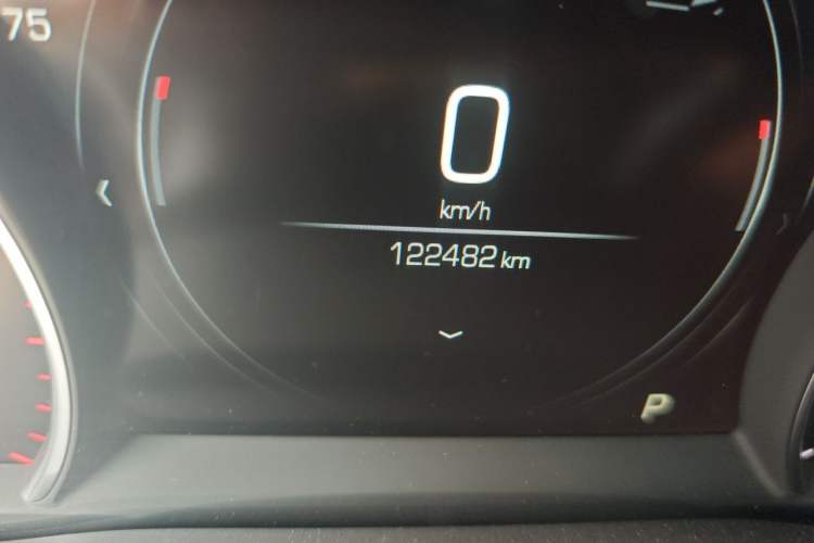 Used Cadillac XT5 2018 25T Luxury Model Odometer Close Up