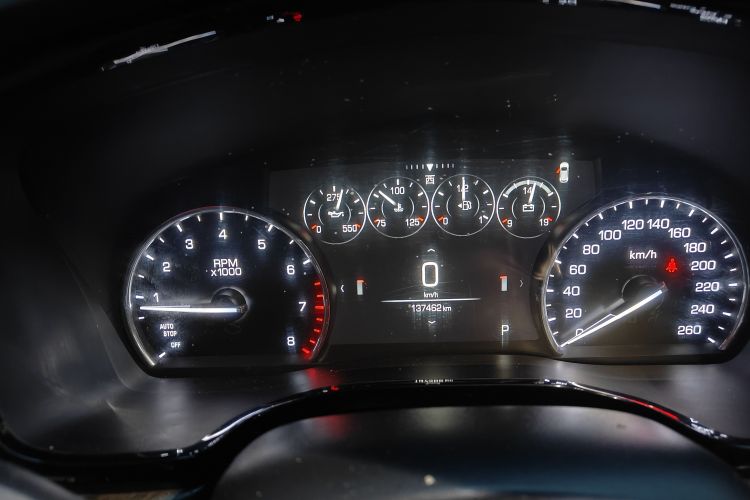 Used Cadillac XT5 2018 28T Four-Wheel Drive Luxury Model Odometer Close Up