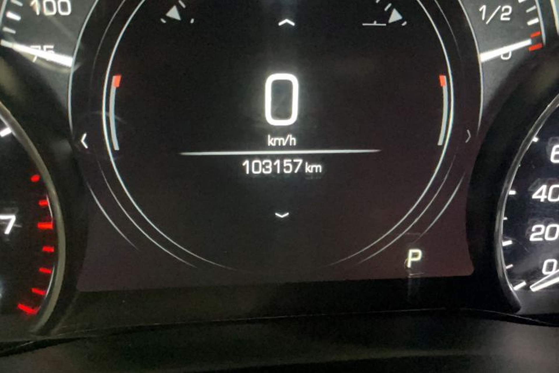Used Cadillac XT5 2018 25T Luxury Model Odometer Close Up