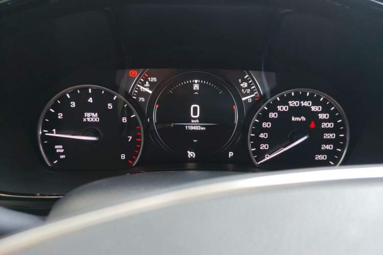 Used Cadillac XT5 2018 28T Four-Wheel Drive Luxury Model Odometer Close Up