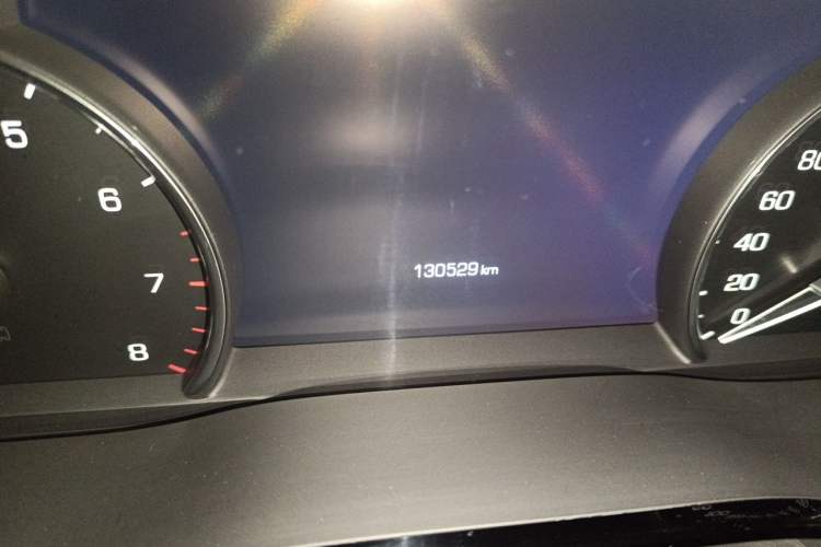 Used Cadillac XT5 2018 25T Luxury Model Odometer Close Up