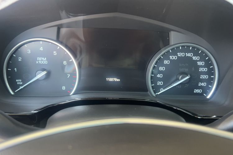 Used Cadillac XT5 2018 25T Luxury Model Odometer Close Up