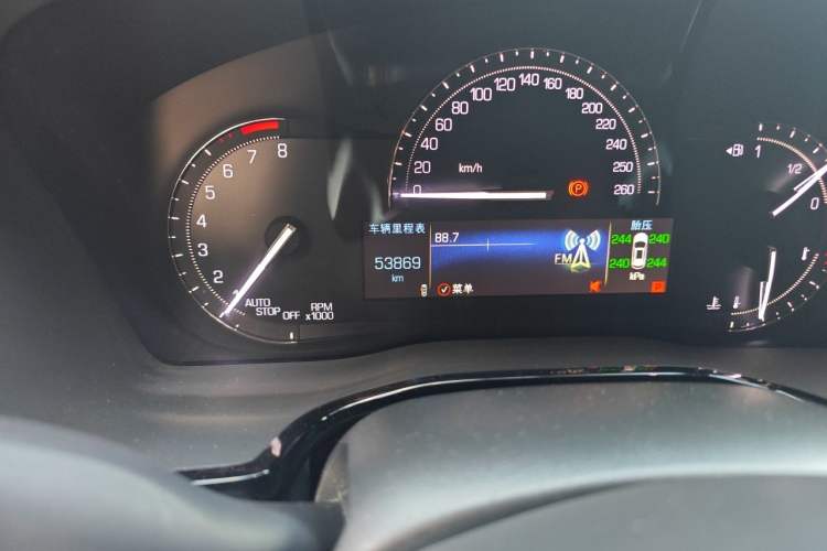 Used Cadillac XT5 2018 28E Four-Wheel Drive Tech Version Odometer Close Up