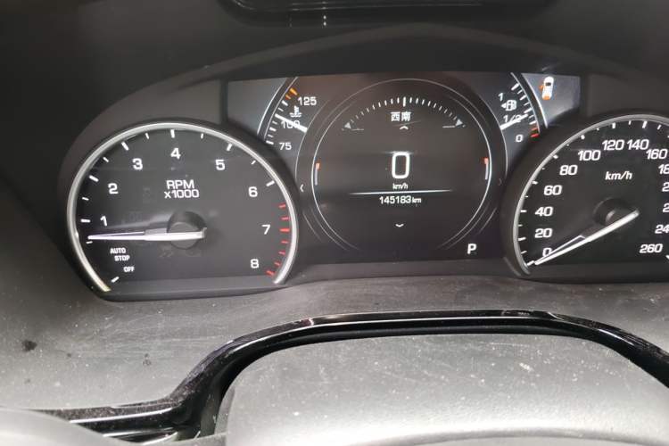 Used Cadillac XT5 2018 25T Luxury Model Odometer Close Up