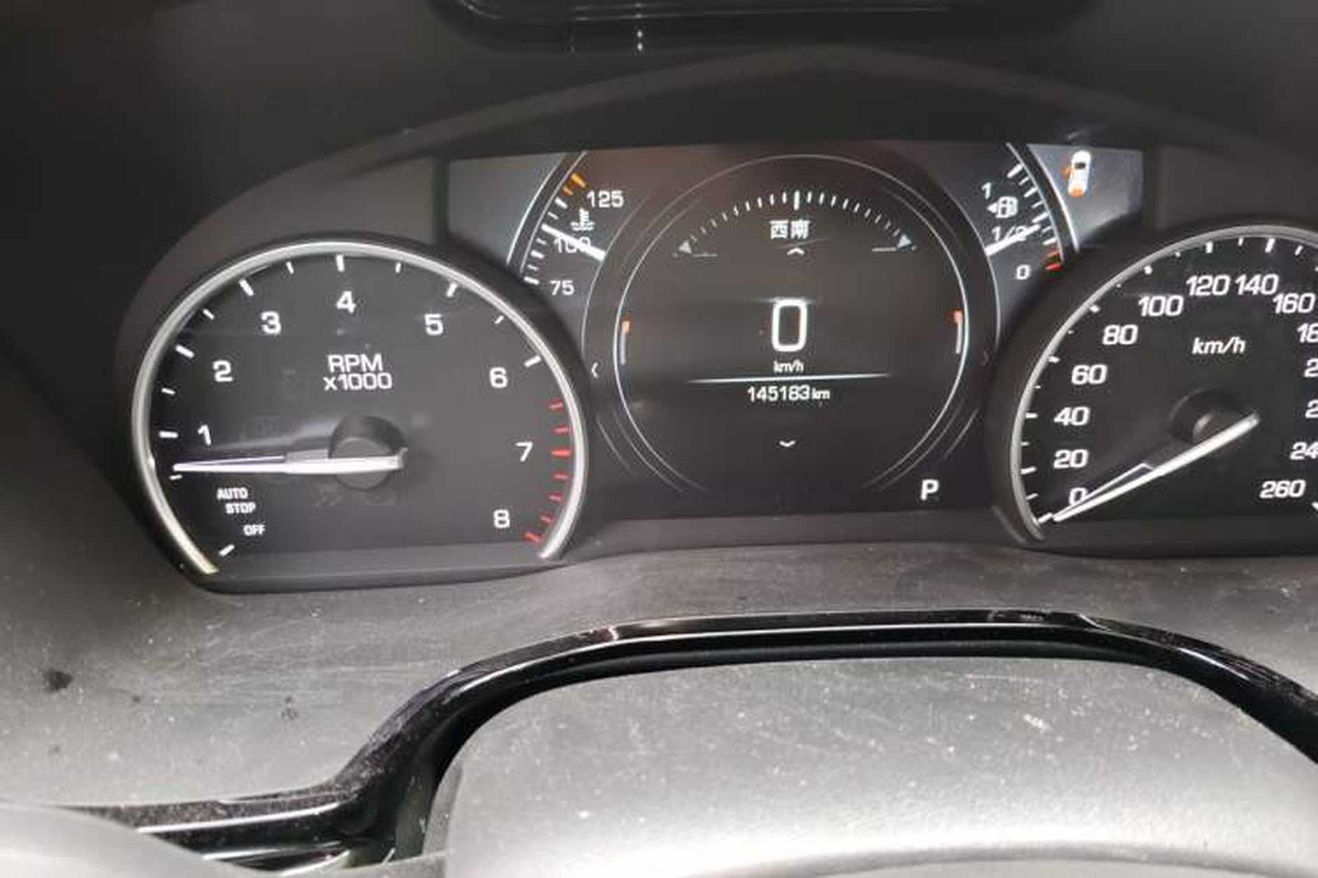 Used Cadillac XT5 2018 25T Luxury Model Odometer Close Up