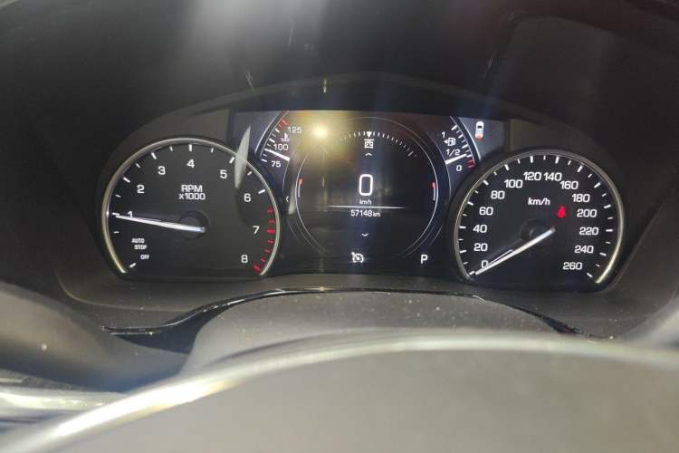 Used Cadillac XT5 2018 28T Four-Wheel Drive Luxury Model Odometer Close Up