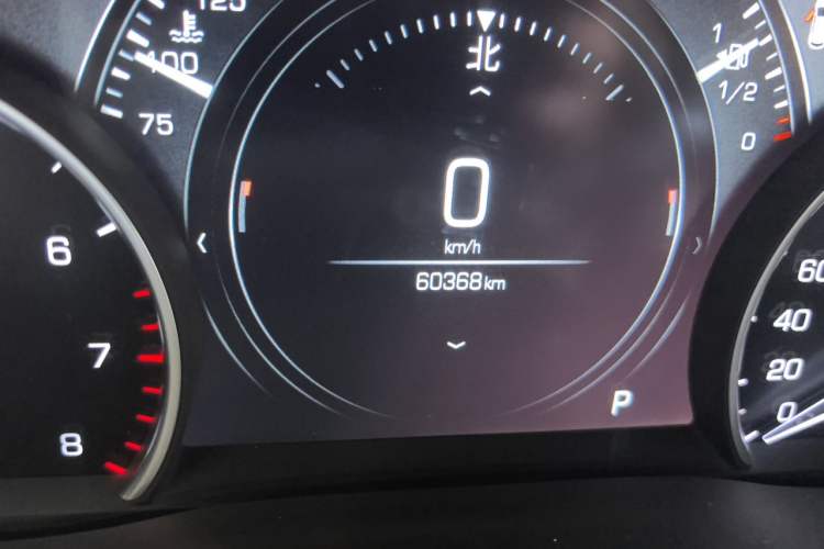 Used Cadillac XT5 2018 25T Luxury Model Odometer Close Up