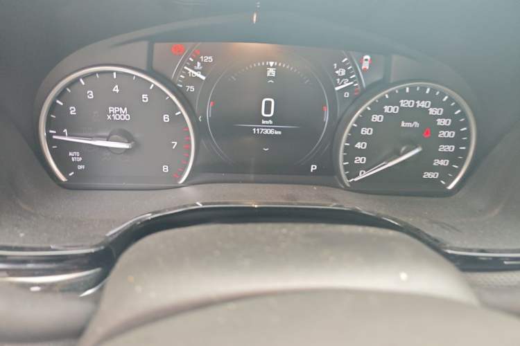 Used Cadillac XT5 2018 25T Luxury Model Odometer Close Up