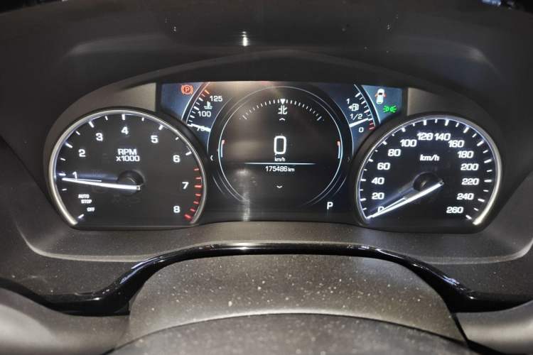 Used Cadillac XT5 2018 25T Luxury Model Odometer Close Up