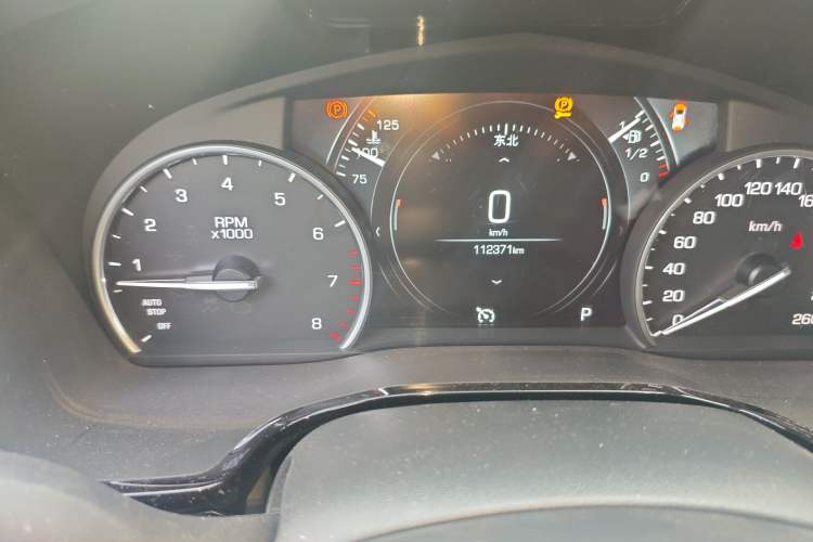 Used Cadillac XT5 2018 25T Luxury Model Odometer Close Up