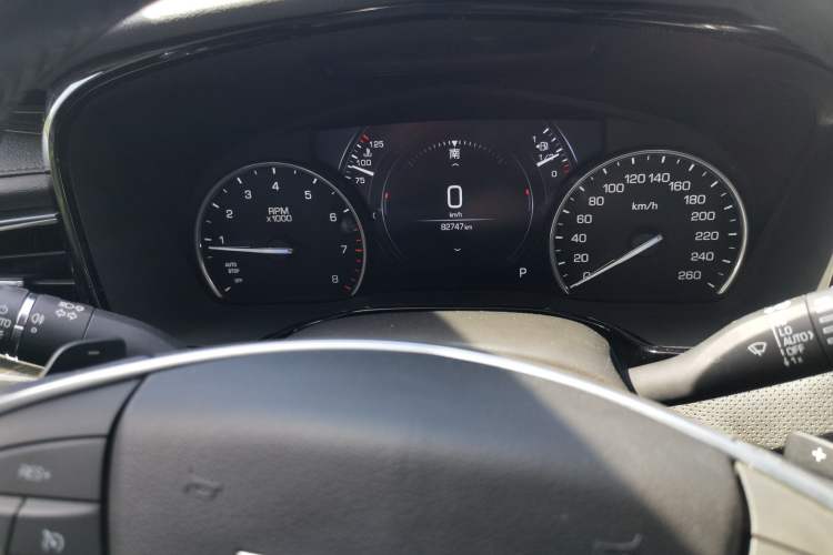 Used Cadillac XT5 2018 28T Four-Wheel Drive Luxury Model Odometer Close Up