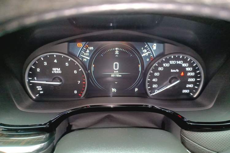 Used Cadillac XT5 2018 28T Four-Wheel Drive Luxury Model Odometer Close Up