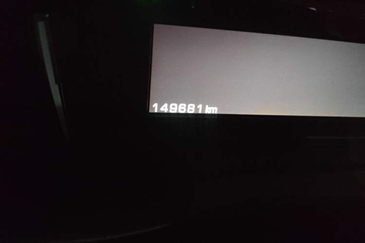 Used Cadillac XT5 2018 28E Four-Wheel Drive Tech Version Odometer Close Up