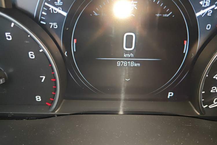 Used Cadillac XT5 2018 28T Four-Wheel Drive Luxury Model Odometer Close Up