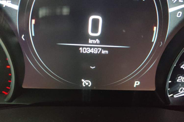 Used Cadillac XT5 2018 25T Luxury Model Odometer Close Up