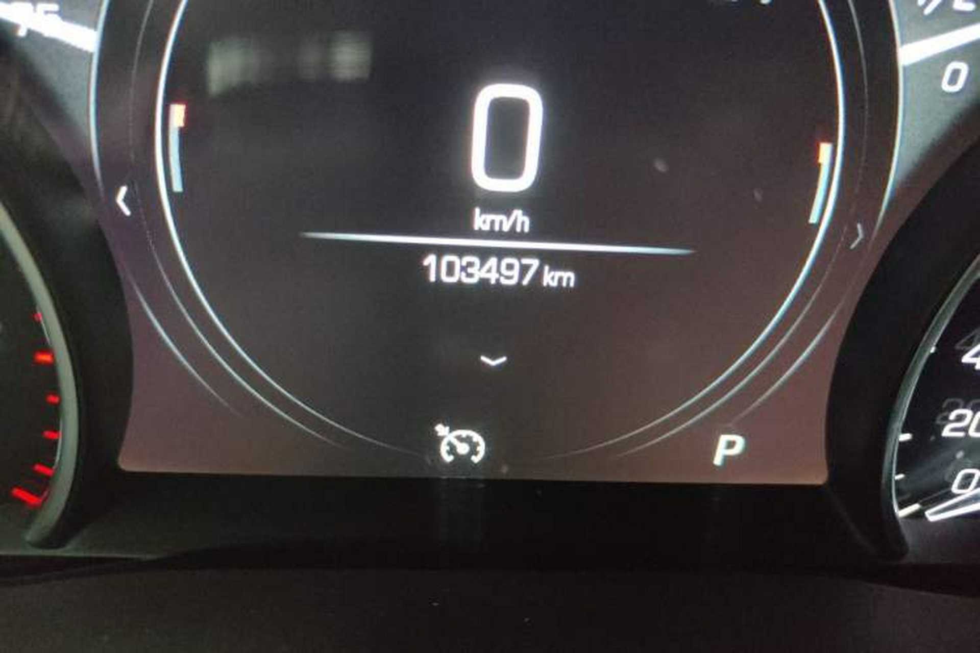 Used Cadillac XT5 2018 25T Luxury Model Odometer Close Up