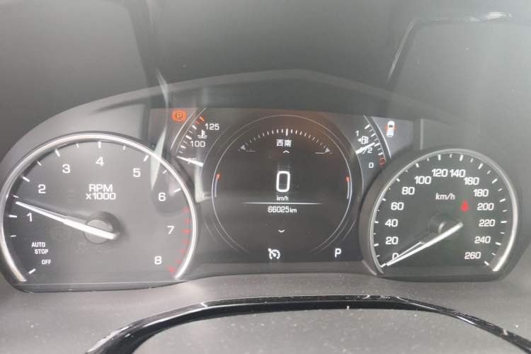 Used Cadillac XT5 2018 28T Four-Wheel Drive Luxury Model Odometer Close Up