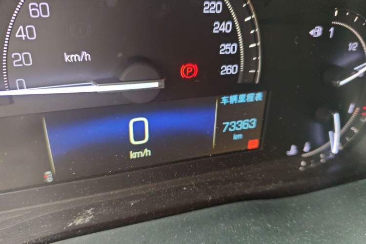 Used Cadillac XT5 2018 28E Four-Wheel Drive Tech Version Odometer Close Up