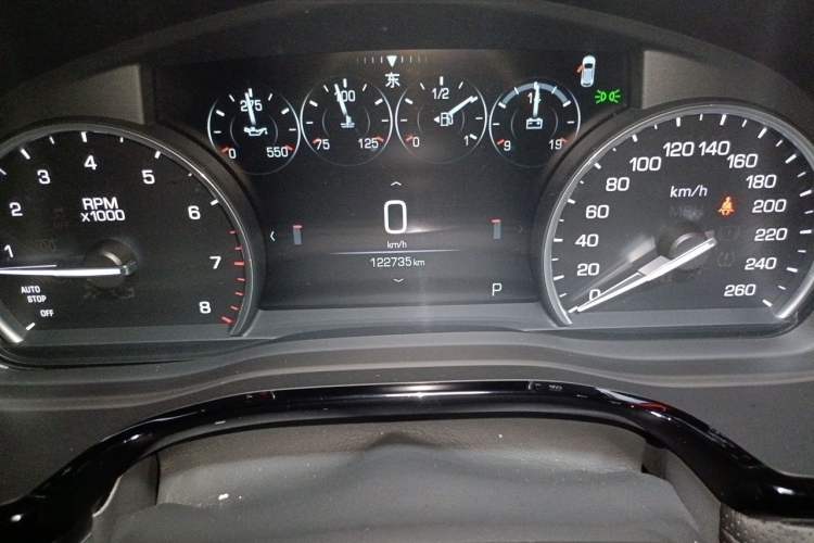 Used Cadillac XT5 2018 25T Luxury Model Odometer Close Up