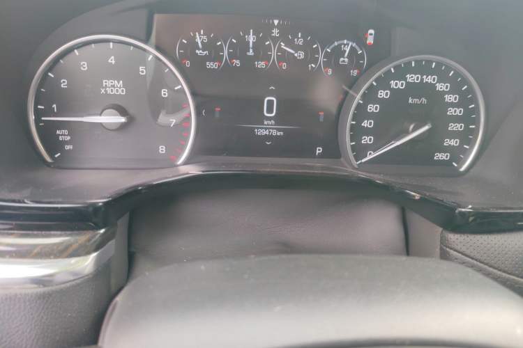 Used Cadillac XT5 2018 25T Luxury Model Odometer Close Up