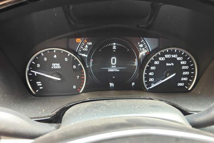 Used Cadillac XT5 2018 25T Luxury Model Odometer Close Up