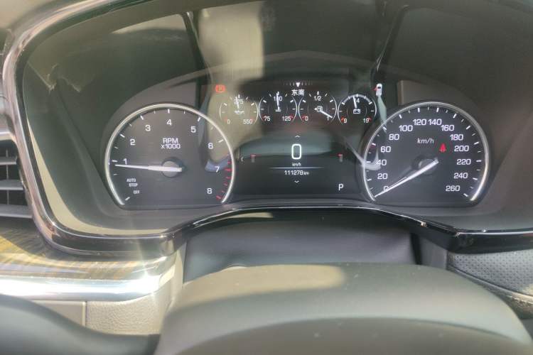 Used Cadillac XT5 2018 25T Luxury Model Odometer Close Up