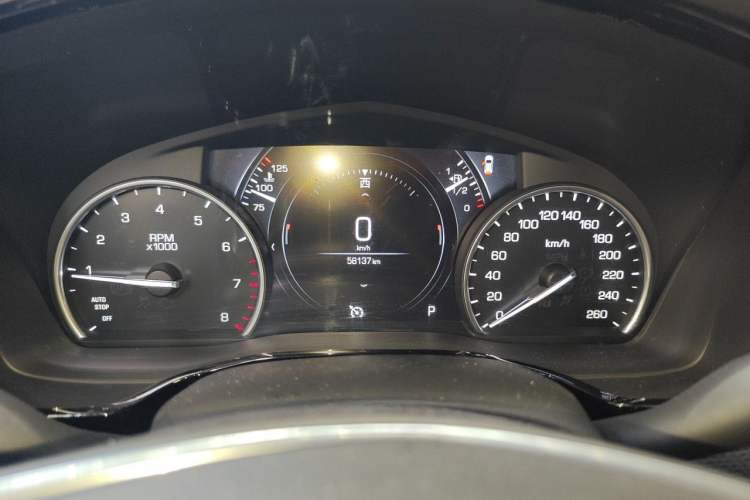 Used Cadillac XT5 2018 28T Four-Wheel Drive Luxury Model Odometer Close Up