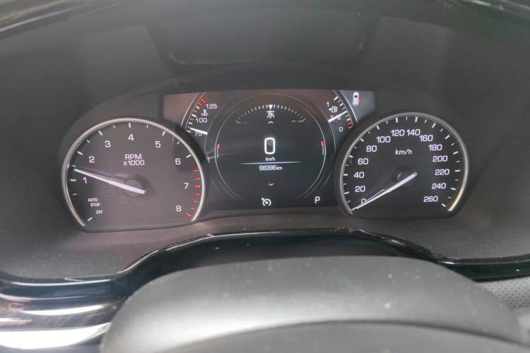 Used Cadillac XT5 2018 25T Luxury Model Odometer Close Up