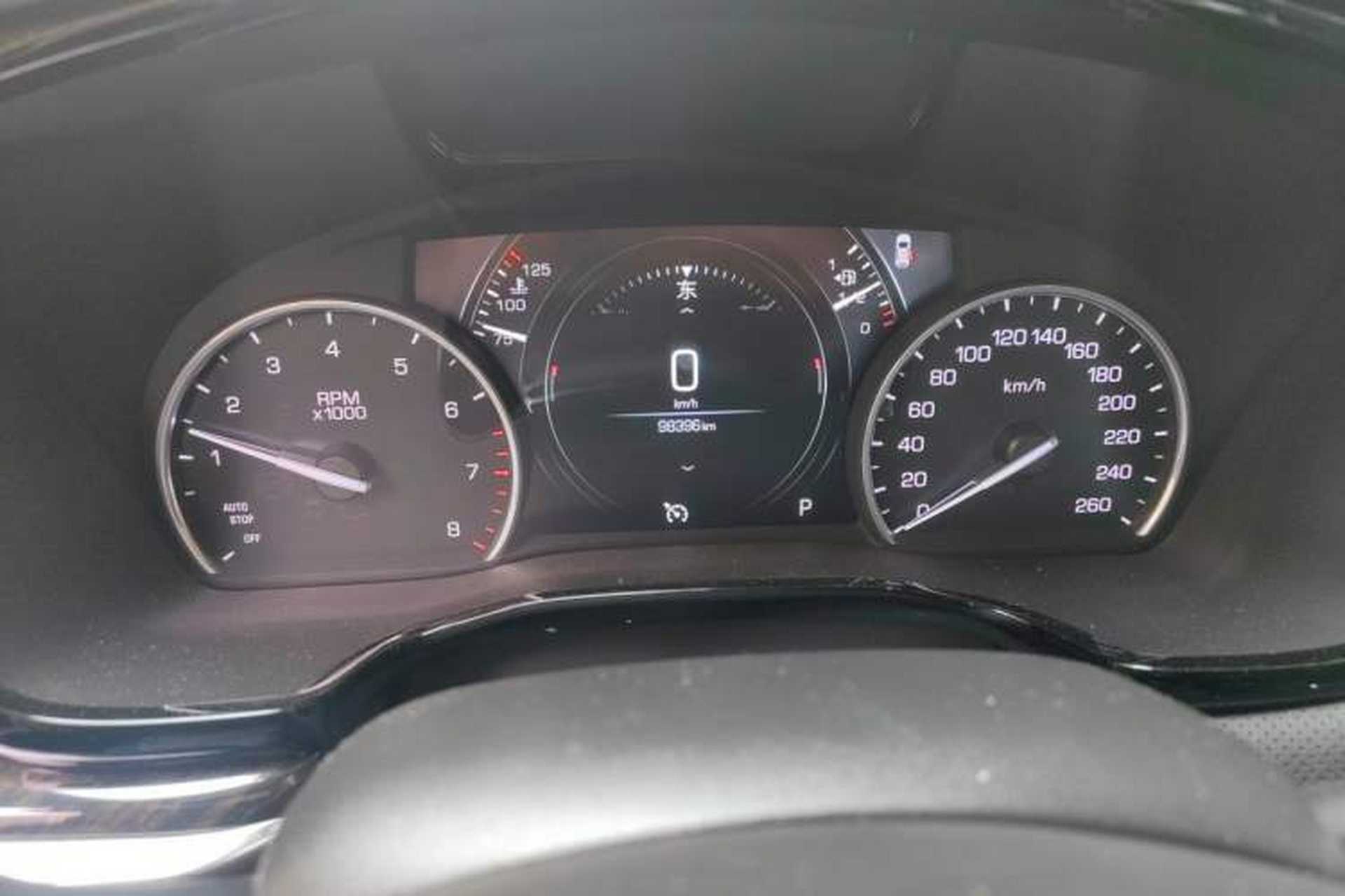 Used Cadillac XT5 2018 25T Luxury Model Odometer Close Up