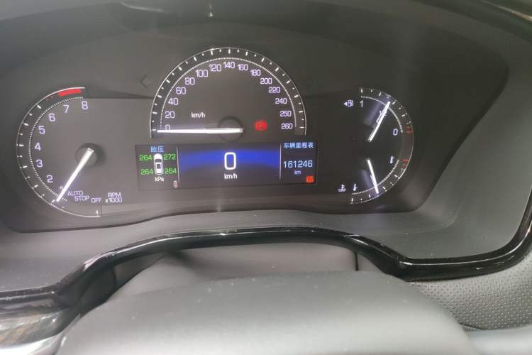 Used Cadillac XT5 2018 25T Tech Model Odometer Close Up