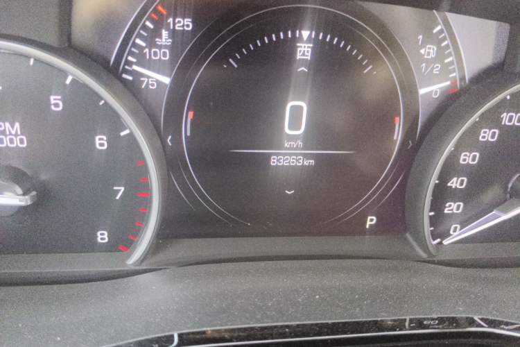Used Cadillac XT5 2018 25T Luxury Model Odometer Close Up