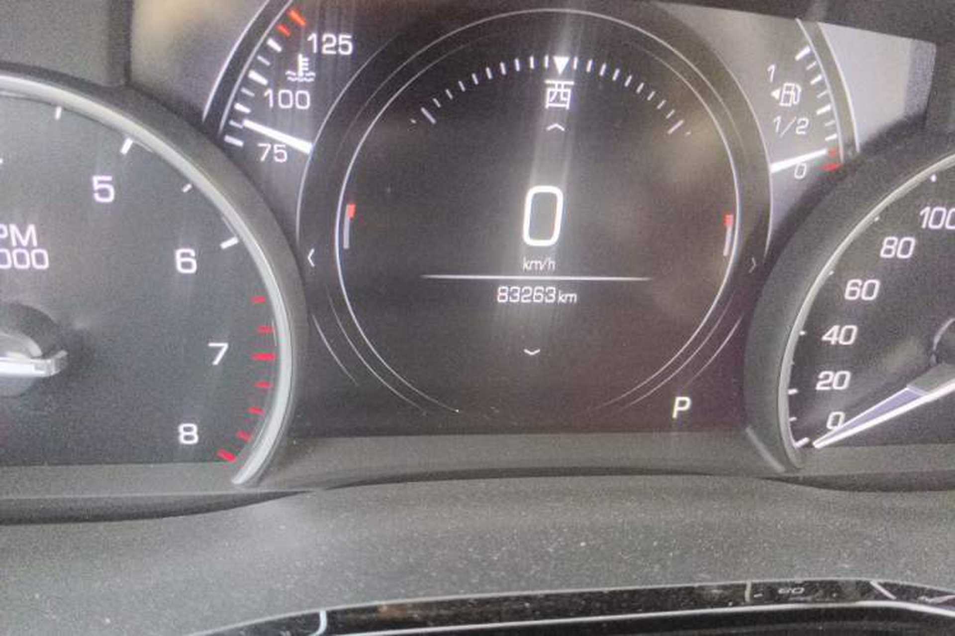 Used Cadillac XT5 2018 25T Luxury Model Odometer Close Up