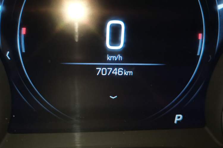 Used Cadillac XT5 2018 25T Luxury Model Odometer Close Up