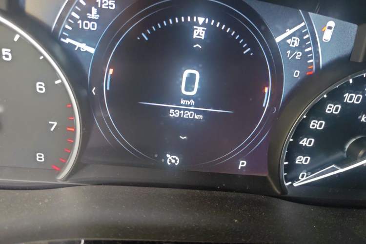 Used Cadillac XT5 2018 25T Luxury Model Odometer Close Up