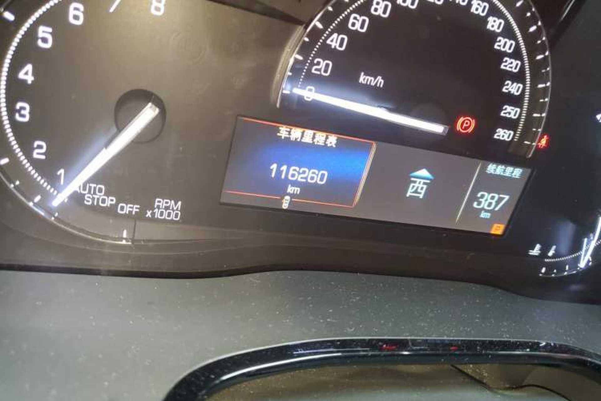 Used Cadillac XT5 2018 25T Tech Model Odometer Close Up