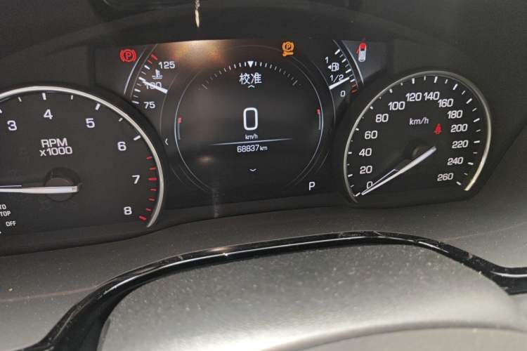 Used Cadillac XT5 2018 25T Luxury Model Odometer Close Up