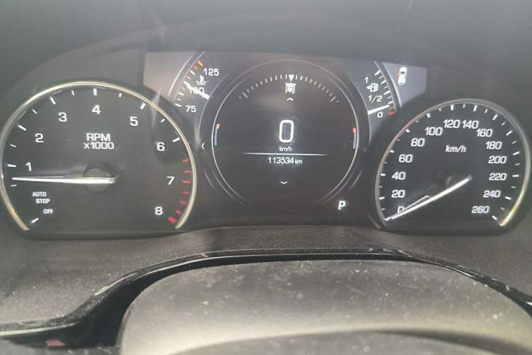 Used Cadillac XT5 2018 25T Luxury Model Odometer Close Up