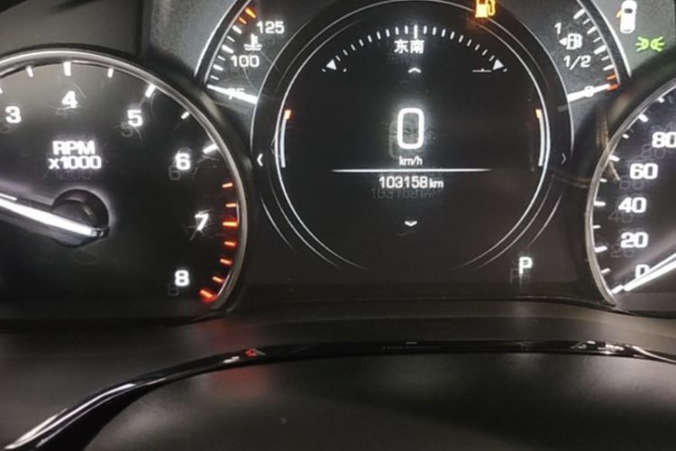 Used Cadillac XT5 2018 25T Luxury Model Odometer Close Up