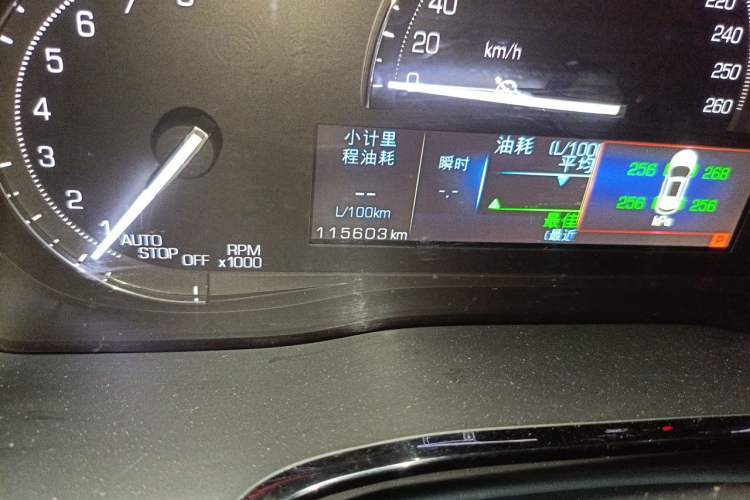 Used Cadillac XT5 2018 28E Four-Wheel Drive Tech Version Odometer Close Up