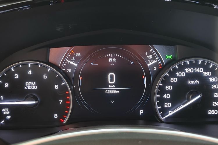 Used Cadillac XT5 2018 28T Four-Wheel Drive Luxury Model Odometer Close Up