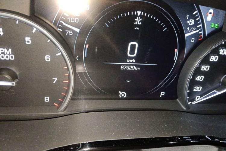 Used Cadillac XT5 2018 28T Four-Wheel Drive Luxury Model Odometer Close Up