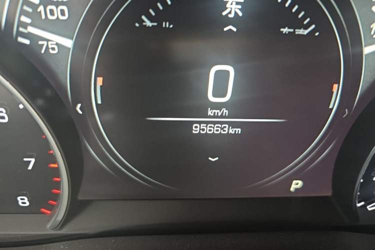 Used Cadillac XT5 2018 25T Tech Model Odometer Close Up
