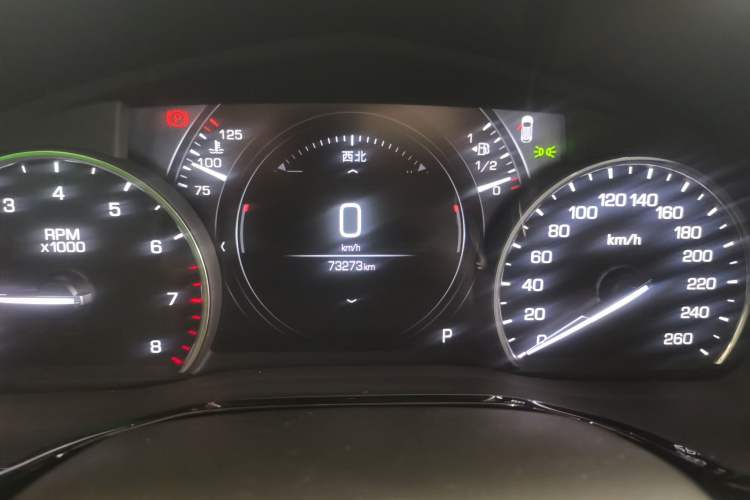 Used Cadillac XT5 2018 25T Luxury Model Odometer Close Up